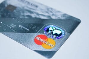 Primer plano del chip de una tarjeta de crédito